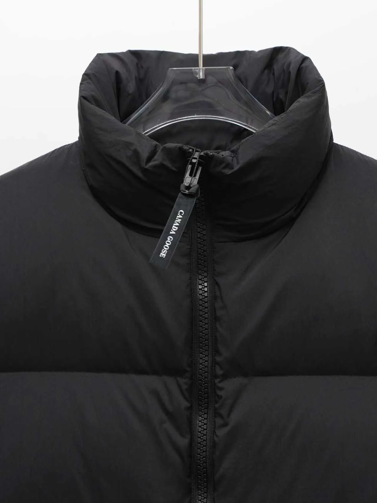 P840 Counter quality stand-up collar Sibu jacket [Exclusively for foreign trade] [Interchangeable black label and red label] Canada Goose LAWRENCE series quilted windproof and waterproof straight stand-up collar zipper down jacket Lawrence Puffer Jaet men's stand-up collar down jacket Color: black with red label. Size: XS S M L XL XXL.
